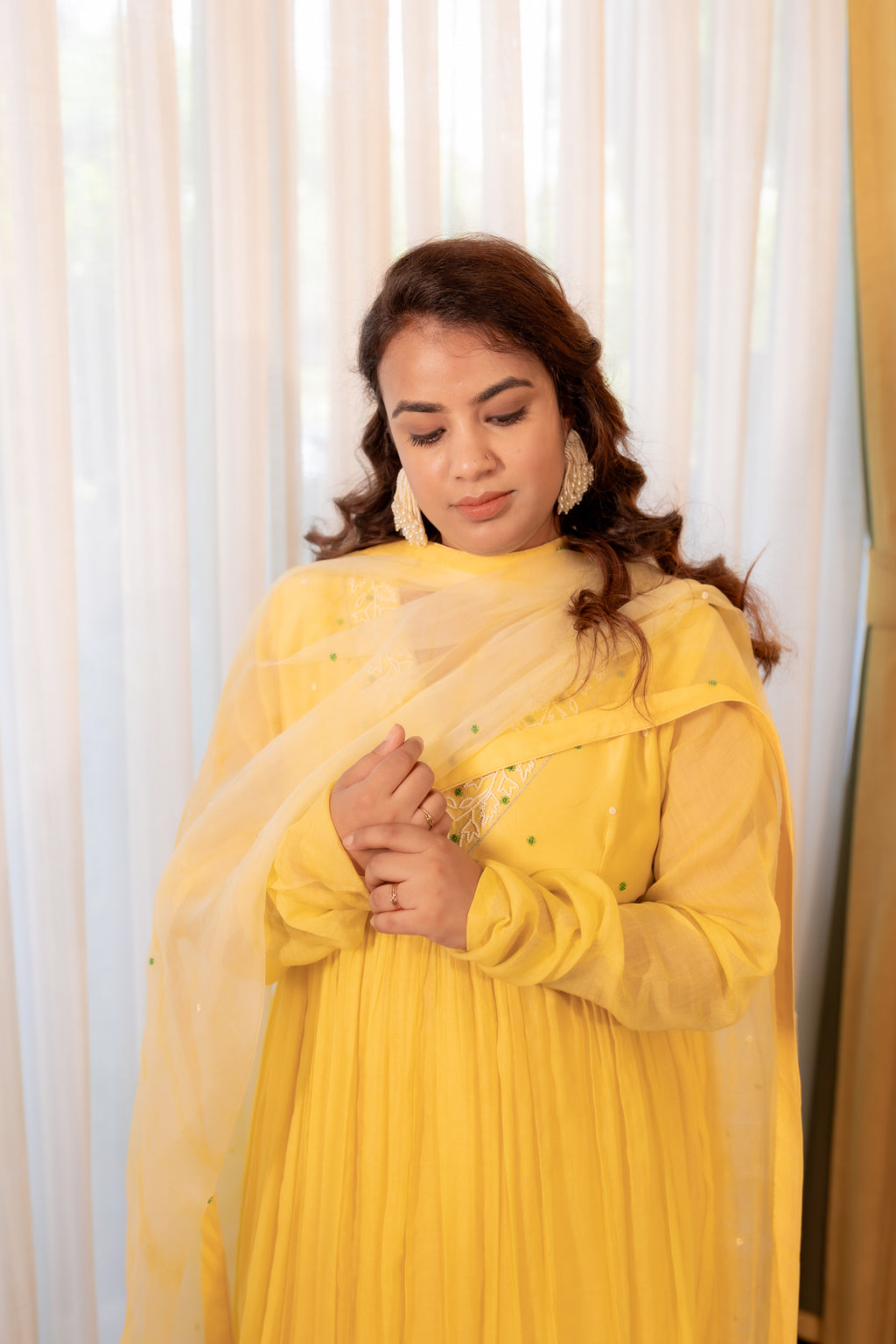 Front view of Sunehri Anarkali Set.