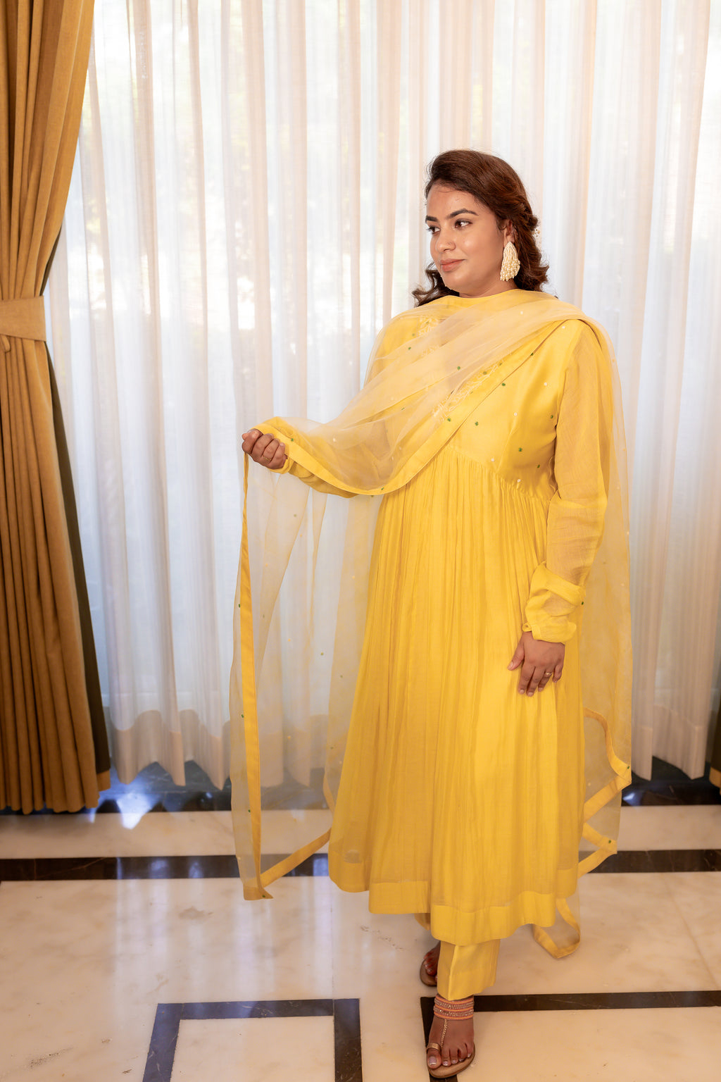 Front full view of Sunehri Anarkali Set.
