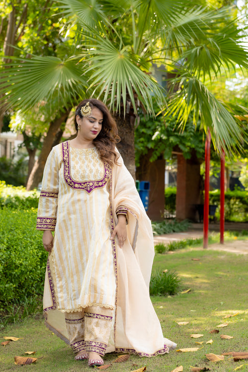 Full view of Afreen Suit set with dupatta.