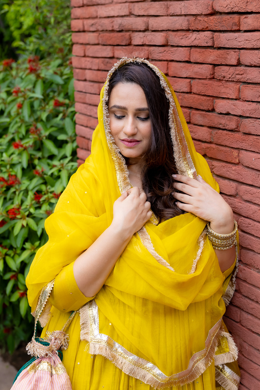 Model dupatta pose of Soniya-Mul-suit-set