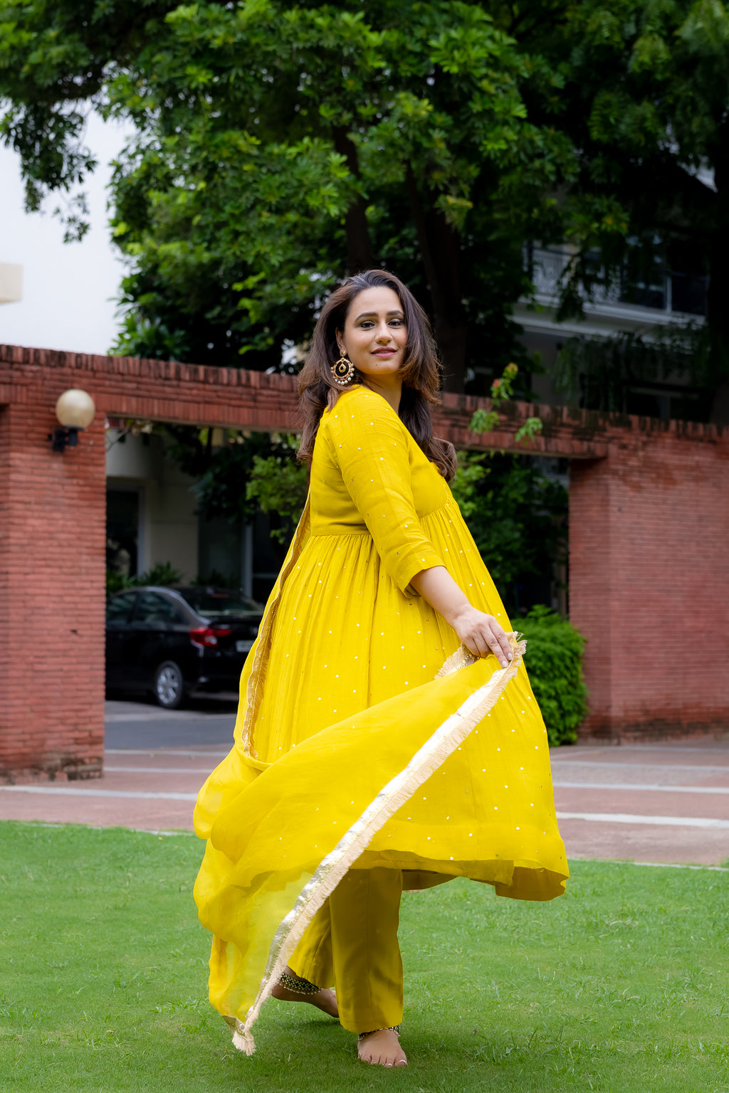 Model pose in Soniya Mul suit set