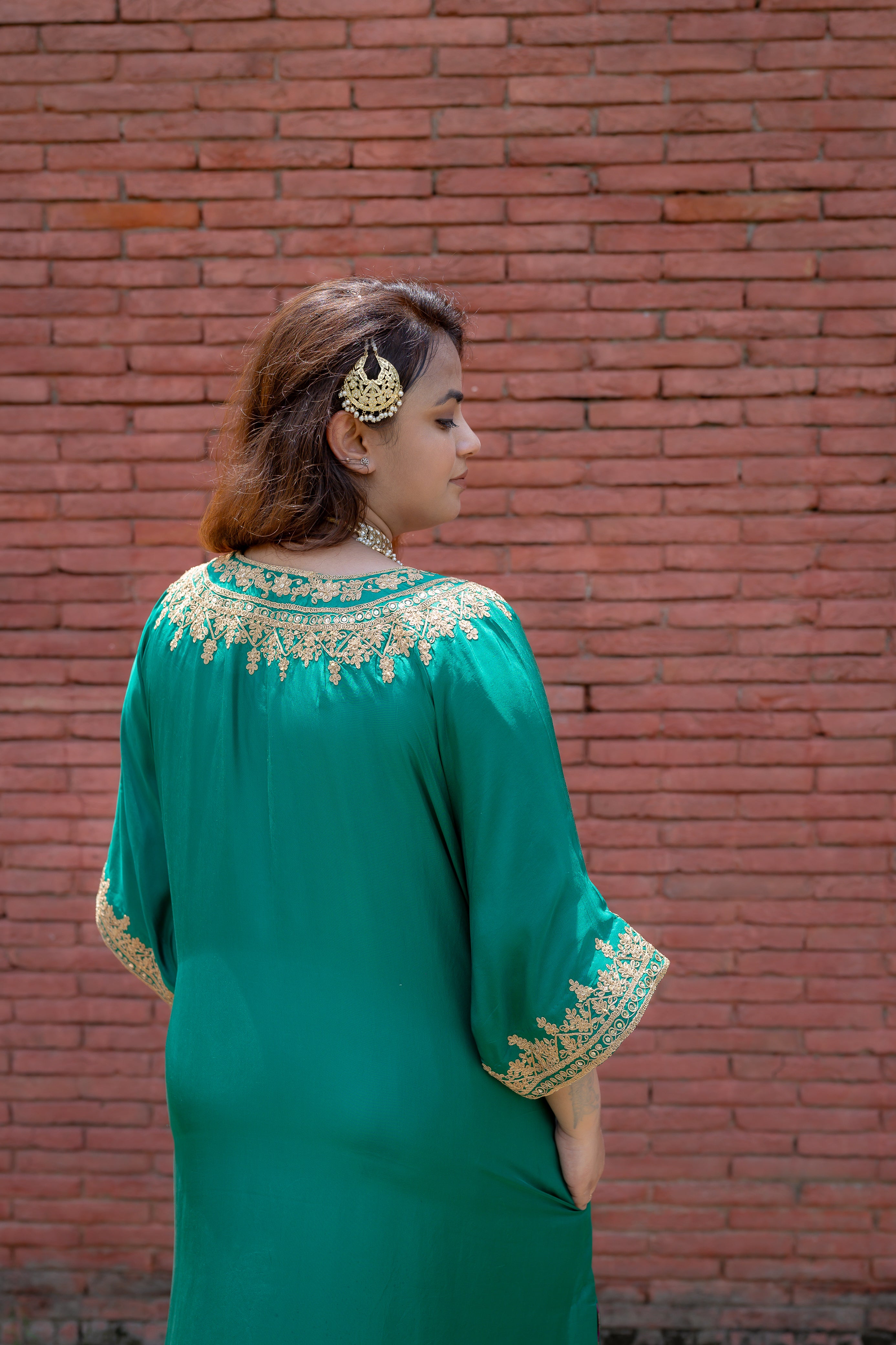 Apoorva Kaftan set