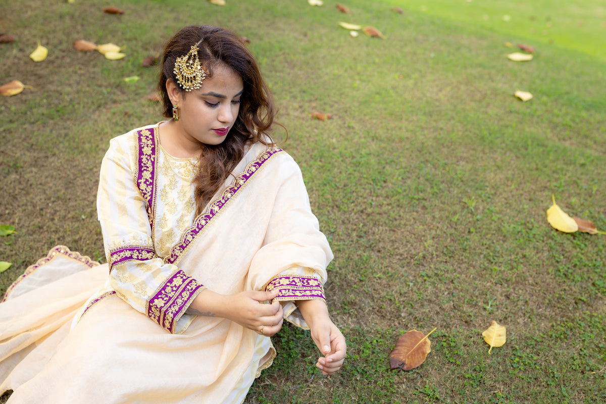 Close up sitting view of Afreen Suit set with dupatta.