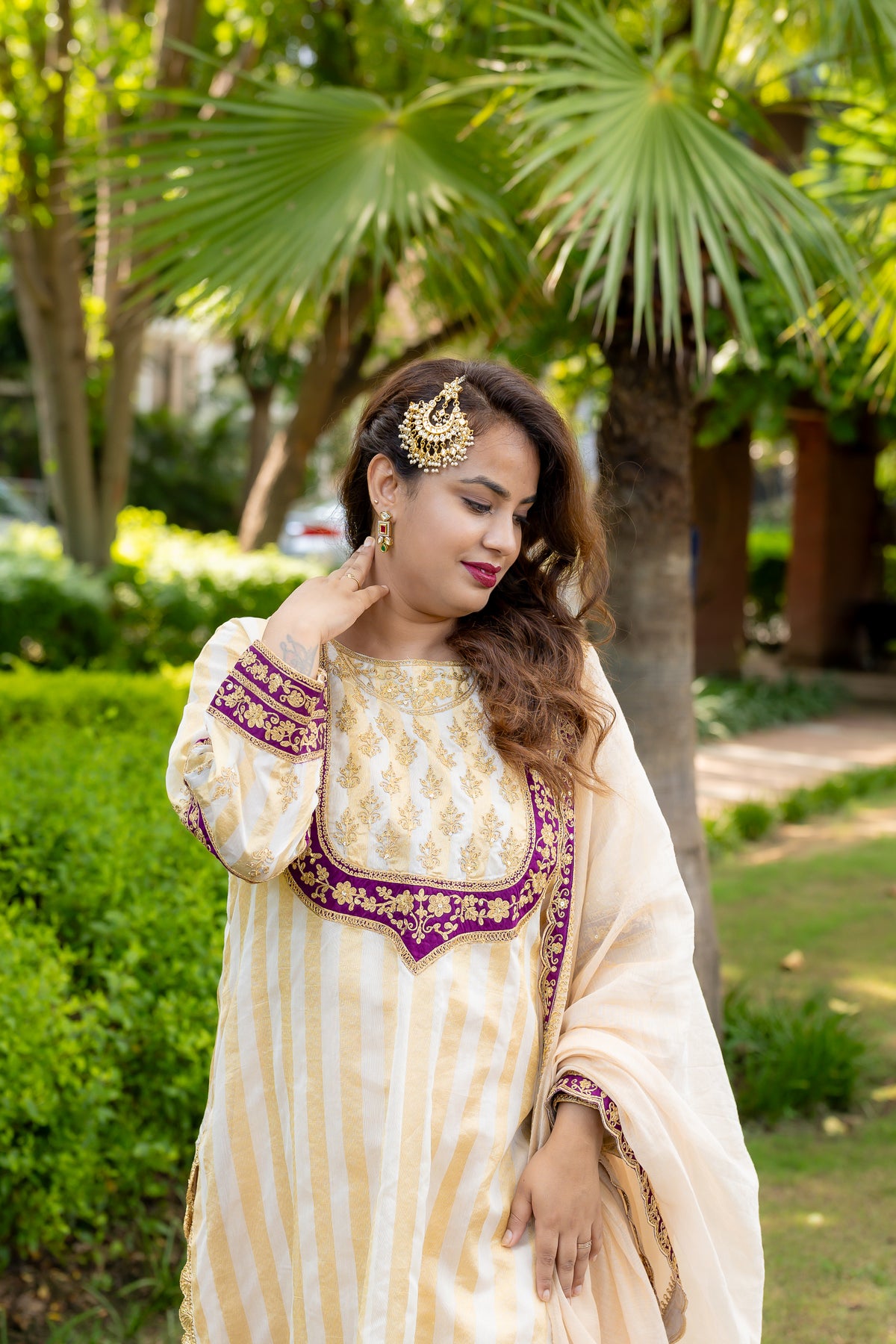 Top close up view of Afreen Suit set with dupatta.