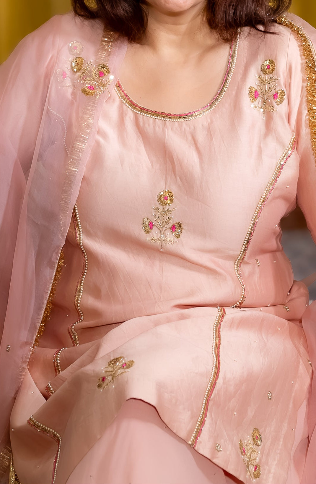 Front view close-up shot of the chanderi fabric kurta set the which the model is wearing.