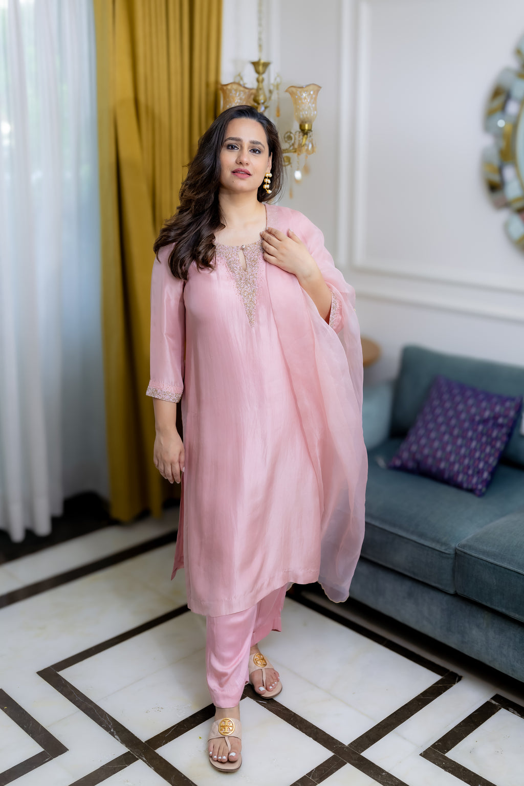 Model posing in a front view in Meera Organza Kurta set.