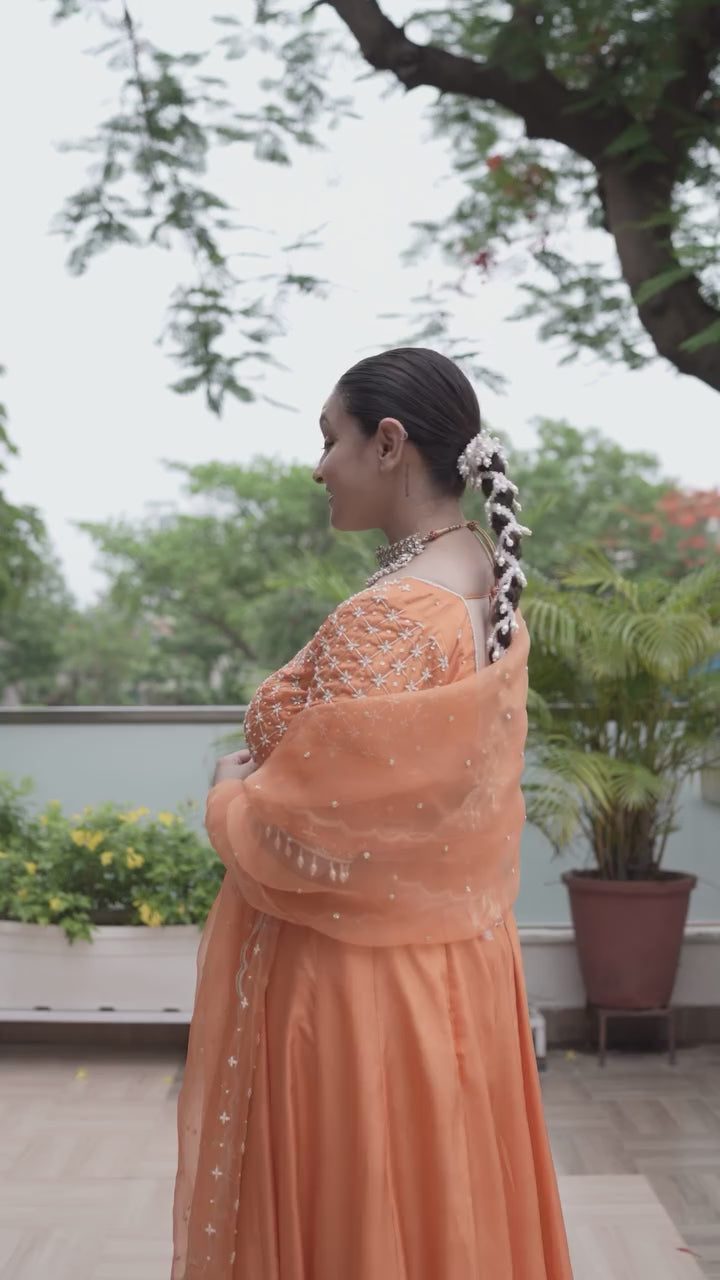 Model view video of Aabha Festive Lehenga .